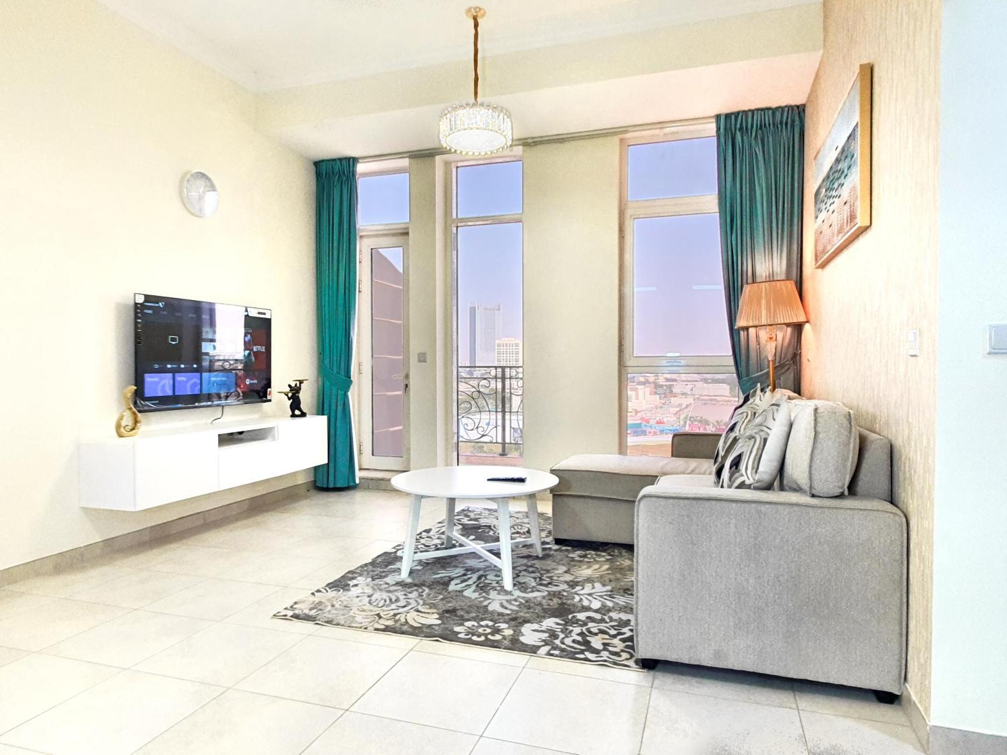 Prestigious Tower Living, Canal View, Sports Vibes, Proximity To Convenience Holiday home
