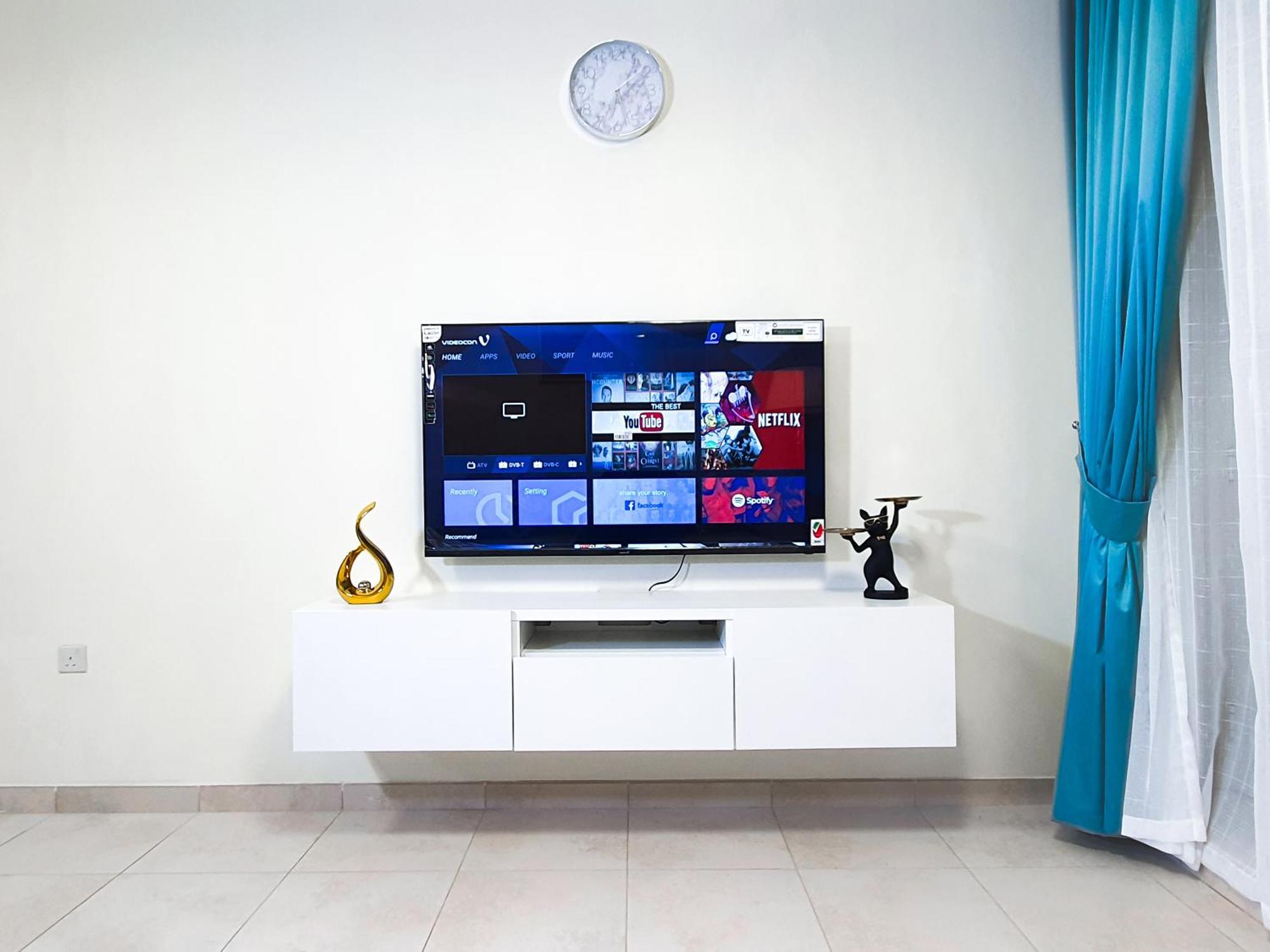Holiday home Prestigious Tower Living, Canal View, Sports Vibes, Proximity To Convenience Dubai